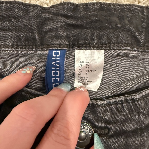 H&M Men’s Gray Skinny Fit Jeans - Picture 5 of 6